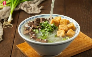 鸭血粉丝汤哪里好吃（鸭血粉丝汤产地哪个最正宗）