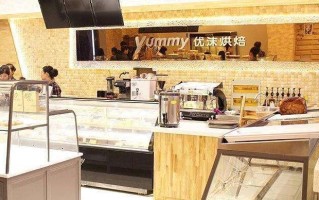 开个蛋糕店一年挣多钱，利润有多少,夫妻投资烘培店怎么样啊
