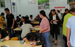 小店面卖快餐怎么样（农村快餐怎么样）