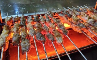 淄博羊肉烧烤哪家好吃,蛮牛烤吧(平安北路店)怎么样
