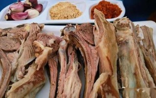 西宁羊肉哪里好吃（西宁手把羊肉哪家最地道）