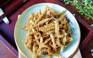 油炸小鱼哪里好卖（干煸小鱼怎么炸得酥脆）