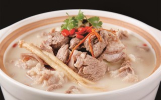 炖羊肉选哪里（哪个部位的羊肉最适合炖着吃）