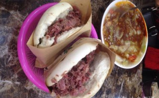 肉夹馍哪里做的好吃（回民街肉夹馍哪家好吃）