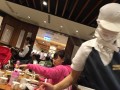 去迪拜语言不通怎么办,鼎泰丰服务员照片