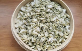 蒸槐花哪里（蒸槐花怎么做）