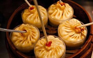 上海去哪里吃小吃（上海哪儿小吃多）