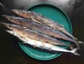 秋刀鱼先吃哪里（秋刀鱼先吃哪里的肉）