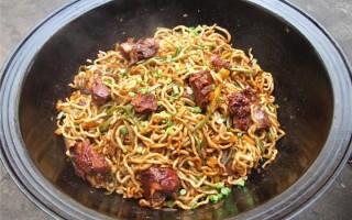 铁锅焖面哪里正宗（铁锅焖面哪里正宗好吃）