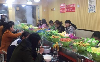 20元自助旋转小火锅利润有多少,开小火锅生意怎么样赚钱