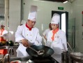 厨师好学吗？在饭店里当学徒好吗,学厨师开饭店怎么样呢