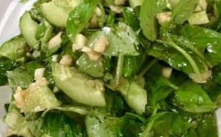 荆芥拌黄瓜是哪里菜（荆芥的吃法荆芥拌黄瓜怎么做）