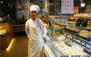 在巴黎贝甜当店员怎么样（巴黎贝甜店员工作怎么样）