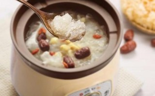 电饭锅煲汤有营养还是炖锅,炖汤的营养在哪里最好