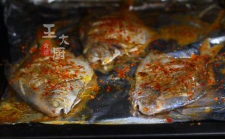 烤鱼放哪里（烤箱烤鱼直接放烤盘还是锡纸）