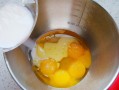 戚风蛋糕里面放一点盐是什么作用,做戚风蛋糕盐放哪里比较好