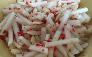盐减菜放哪里（腌制的白萝卜咸菜放在什么地方最好）