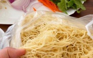 请问切面是什么面条菜市场有卖吗,炒面的面条哪里有卖的啊