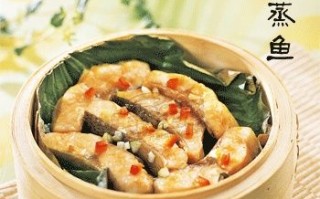 荷叶蒸鱼是哪里（荷叶蒸鱼是哪里的菜）