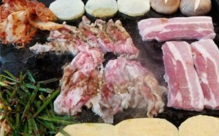 烧烤店怎么样引进顾客（汉白玉石板烧烤有什么好处）