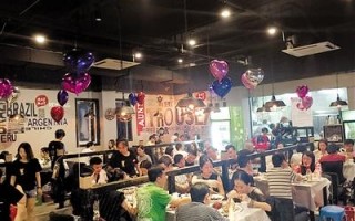 饭店怎么样生意才会火爆（饭店怎么样生意才会火爆呢）