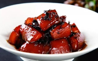 做菜加糖源自哪里（为啥扬州人那么爱吃糖，做的菜都放糖，肉菜都放）