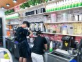 在茶饮店工作怎么样（奶茶店上班有前途吗）