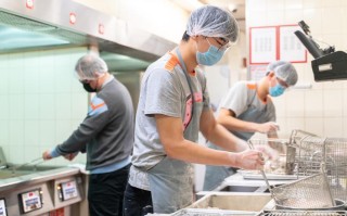 炸鸡店工作怎么样（去肯德基做后厨累不累）