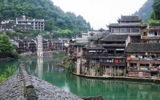 去凤凰古镇应该注意什么,松桂坊现在怎么样了啊