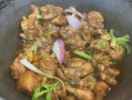 鸡公煲是哪里菜（两个人吃鸡公煲点什么菜）