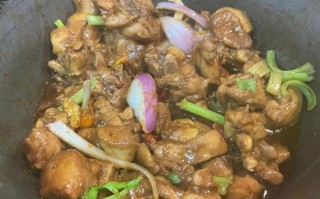 鸡公煲是哪里菜（两个人吃鸡公煲点什么菜）