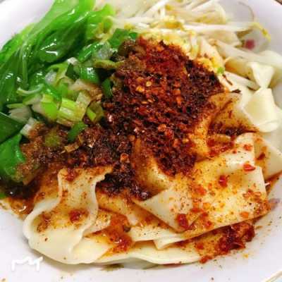 油泼面是哪里的特色美食(你好请问油泼面用的什么醋啊酸度)-第2张图片-厨房小当家 油泼面是哪里的特色美食(你好请问油泼面用的什么醋啊酸度)-第2张图片-厨房小当家