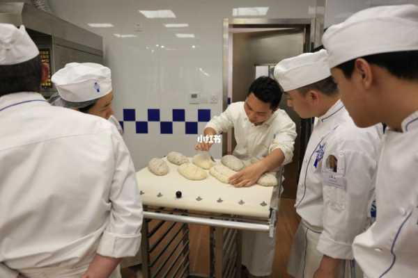 想学做面条,开个面馆要去哪学,哪里学做面包烘焙-第3张图片-厨房小当家 想学做面条,开个面馆要去哪学,哪里学做面包烘焙-第3张图片-厨房小当家