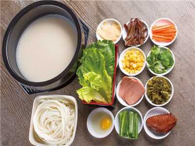 昆明震庄宾馆过桥米线好吃吗,云南过桥米线怎么样来进行进一步的创意开发-第3张图片-厨房小当家 昆明震庄宾馆过桥米线好吃吗,云南过桥米线怎么样来进行进一步的创意开发-第3张图片-厨房小当家
