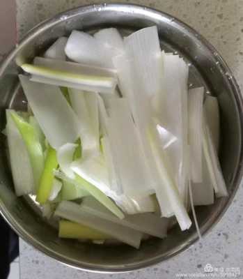 葱白水是大葱还是小葱熬出来的水,煎葱油用什么油-第3张图片-厨房小当家 葱白水是大葱还是小葱熬出来的水,煎葱油用什么油-第3张图片-厨房小当家