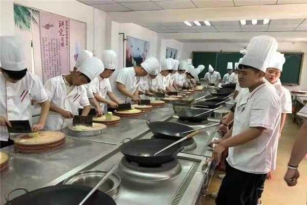 学厨师去哪里学好呢,哪里学厨师免费培训好-第2张图片-厨房小当家 学厨师去哪里学好呢,哪里学厨师免费培训好-第2张图片-厨房小当家