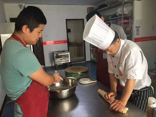 挂面技术培训哪里学,哪里可以学手擀面的技术-第1张图片-厨房小当家 挂面技术培训哪里学,哪里可以学手擀面的技术-第1张图片-厨房小当家