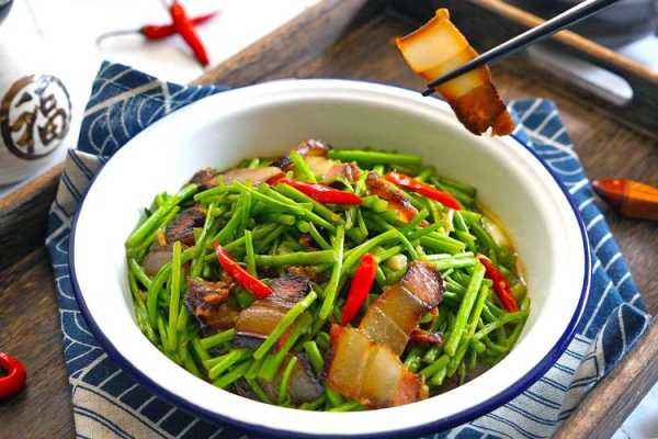 藜蒿炒腊肉哪里的菜（水芹菜与藜蒿的区别）-第1张图片-厨房小当家