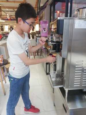 饮品店的店员怎么样(在奶茶店上班累吗?平时都干什么)-第2张图片-厨房小当家 饮品店的店员怎么样(在奶茶店上班累吗?平时都干什么)-第2张图片-厨房小当家