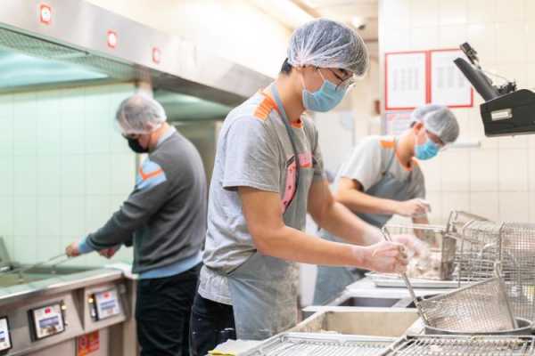 炸鸡店工作怎么样(去肯德基做后厨累不累)-第1张图片-厨房小当家 炸鸡店工作怎么样(去肯德基做后厨累不累)-第1张图片-厨房小当家