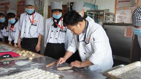 学厨师上哪里找师傅,学厨师去哪儿学-第3张图片-厨房小当家