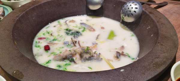 石锅鱼是哪里的菜(鲜潭蒸汽石锅鱼是什么地方菜)-第3张图片-厨房小当家 石锅鱼是哪里的菜(鲜潭蒸汽石锅鱼是什么地方菜)-第3张图片-厨房小当家