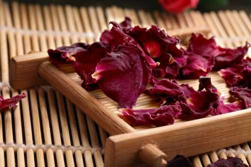 哪里干玫瑰好(怎样选购干玫瑰花瓣)-第2张图片-厨房小当家 哪里干玫瑰好(怎样选购干玫瑰花瓣)-第2张图片-厨房小当家