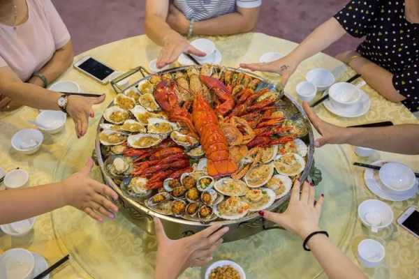 海鲜大拼盘在哪里（海鲜大餐拼盘的做法）-第2张图片-厨房小当家