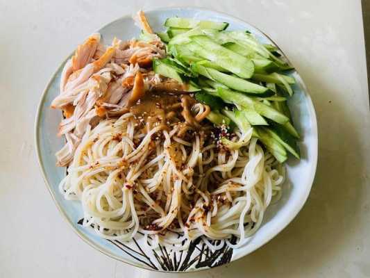鸡丝凉面是哪里的（一份鸡丝凉面重量）-第2张图片-厨房小当家