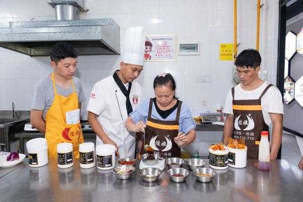 哪里培训做麻辣烫(砂锅麻辣烫培训哪个最好)-第2张图片-厨房小当家 哪里培训做麻辣烫(砂锅麻辣烫培训哪个最好)-第2张图片-厨房小当家