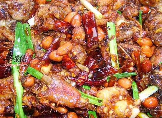 干香鸡是哪里的菜(湖南湘西菜特色)-第1张图片-厨房小当家 干香鸡是哪里的菜(湖南湘西菜特色)-第1张图片-厨房小当家