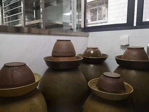 厨房的泡菜坛放哪里(泡菜坛怎样设计摆放方便清洗)-第2张图片-厨房小当家 厨房的泡菜坛放哪里(泡菜坛怎样设计摆放方便清洗)-第2张图片-厨房小当家