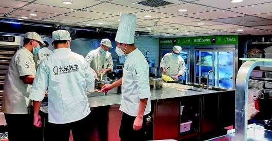 连锁餐饮店上班好不好,厨师快餐店怎么样赚钱-第1张图片-厨房小当家 连锁餐饮店上班好不好,厨师快餐店怎么样赚钱-第1张图片-厨房小当家