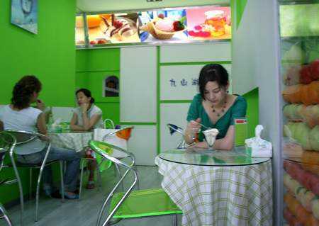 冷饮店服务员好做吗,在冰淇淋店工作怎么样啊-第2张图片-厨房小当家 冷饮店服务员好做吗,在冰淇淋店工作怎么样啊-第2张图片-厨房小当家